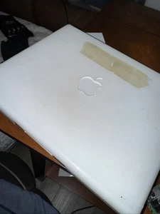 Apple iBook G3 600 Mhz 2002 OS X 10.3, 20GB Hard Drive, AS IS - Picture 1 of 2