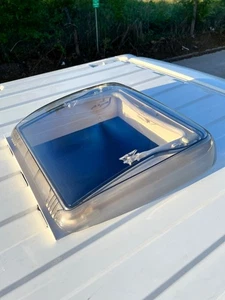 DACHFENSTER WEISS 700MM X 500MM DOPPELT VERGLAST FLIEGENNETZ & BELEUCHTUNG VAN / CAMPER - Bild 1 von 12
