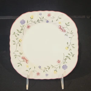 JOHNSON BROTHERS SQUARE SALAD PLATE 7 1/2" SUMMER CHINTZ JULIE HOLLAND ENGLAND - Picture 1 of 3