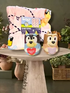 Bluey and Bingo Pink Valentines Throw Blanket and Bandit and Chilli Mugs Bundle - Picture 1 of 5