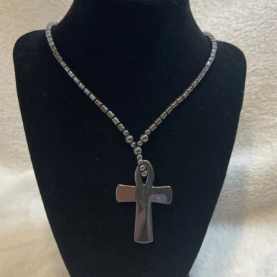 "Collar de hematita negro vintage con colgante de cruz 18"" cierre magnético" Foto 1 de 4