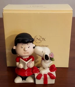 Peanuts LENOX Porzellan SNOOPY STEALS A KISS Lucy Weihnachtsgeschenk FIGUR NEUWERTIG IN VERPACKUNG - Bild 1 von 4
