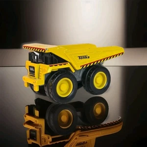 Tonka Die-Cast Yellow Dump Truck Toy 2020 - Picture 1 of 15