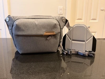Bolsa para câmera Peak Design Everyday Sling V2 3L (cinza cinza) - Imagem 1 de 4