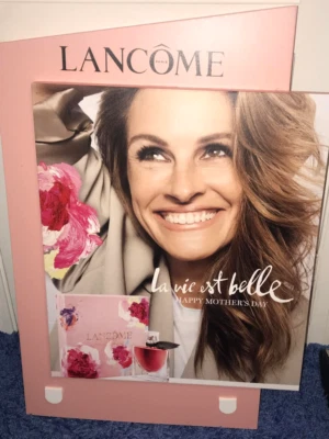 Julia Roberts Lancome Perfume HUGE PROMO DISPLAY Ulta a vie est belle Fragrance - Image 1 of 4