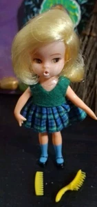 Hasbro 1967 Dolly darlings school days doll outfit brush comb - Picture 1 of 10