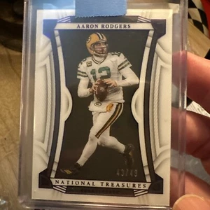 2022 Panini National Treasures Aaron Rodgers Jersey Number Purple 43/49 - Bild 1 von 3