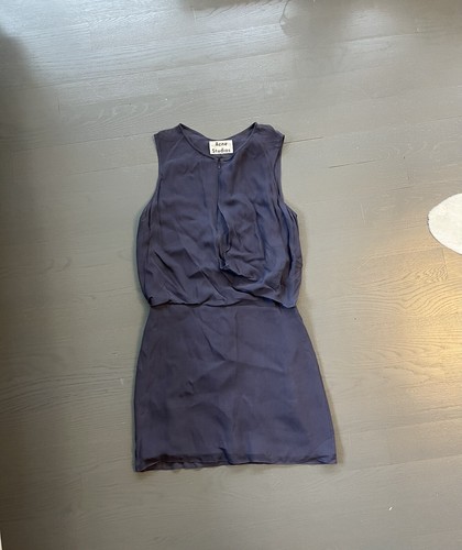 Abito Acne Studios viola seta twist fluido