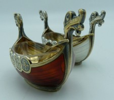 2 SMALTO Norvegese & in Argento Viking Ship saliere e un paio di cucchiai