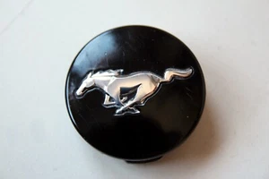 Raro Original Ford Mustang FR3C1A096AC Negro aleación rueda centro tapa buje ... - Imagen 1 de 4