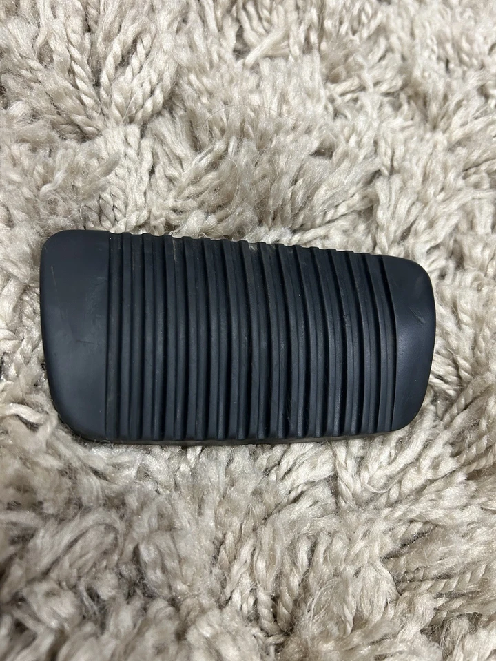 Cubierta de goma para pedal de freno OEM Toyota Landcruiser 1990-1997 Toyota Landcruiser Foto 1 de 4