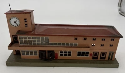 Vintage Marklin 418 Train Station Tan / Red Version nice Shape - Image 1 of 4