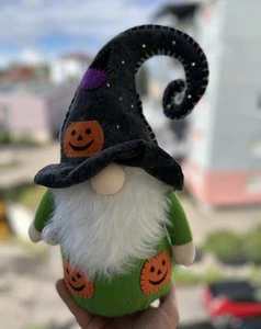 Halloween LED Deko Gnom Beleuchtete Figur mit Hexenhut & Kürbis Herbstdeko 40 cm - Bild 1 von 3