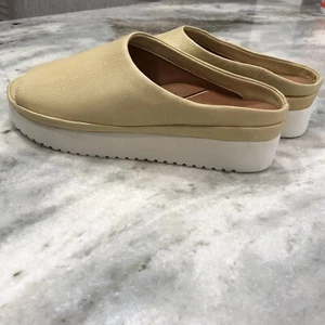 L'Amour des Pieds Damen-Pantoletten – gelb – Größe 7M - Bild 1 von 5