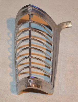 73 74 75 76 LINCOLN CONTINENTAL MARK IV 4 MARKER LIGHT BEZEL CORNER TRIM CHROME Foto 1 de 4