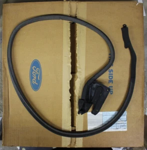 NOS 1971 1972 1973 FORD MUSTANG LH & RH DOOR WEATHERSTRIPS D1ZZ 6520531 A 530 A - Picture 1 of 10