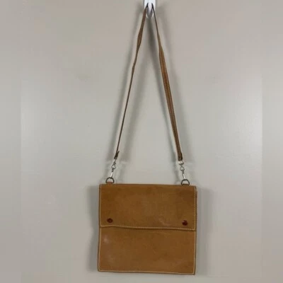 Le sac Tan Tawny camel leather one pocket messenger crossbody purse bag 👝 - Image 1 of 4
