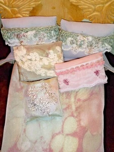 Set piumone/biancheria da letto - scala 1:12 per bambole - nuovo - OOK fatto a mano - Foto 1 di 4
