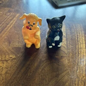 Cat & Dog Fifi and Fido Ken’l Ration Salt and Pepper Shakers Plastic - Picture 1 of 3