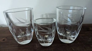 3er Set kleine schwedische Kristallvasen SMALANDS KUNSTGLAS geätzt Vogel Cattails - Bild 1 von 8