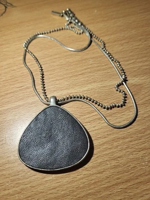Темно-коричневый «кожаный» и серебряный кулон с двойными цепочками, двусторонний - Изображение 1 из 2