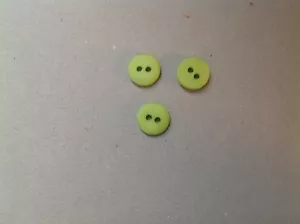 25 pezzi nuovi Lotto bottoni 1/2 POLLICE VERDE LIME FINITURA OPACA/OPACA - Foto 1 di 2
