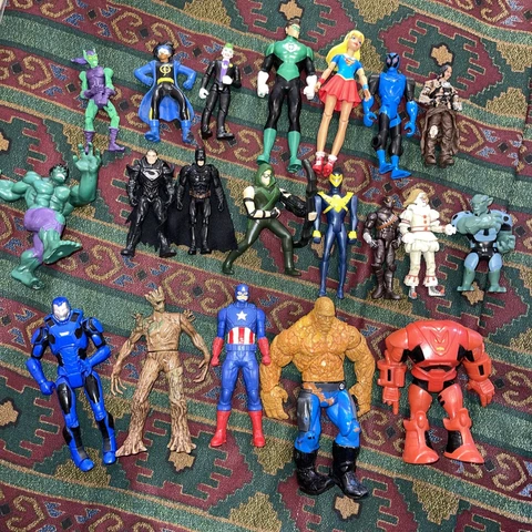 Mixed Lot Of 20 Marvel And DC Action Figures 90’s Thru 2000’s Cover