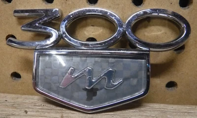 Chrysler 300 M 1999-2004 tapa trasera emblema insignia logotipo cromo OEM 04805286AA Foto 1 de 4