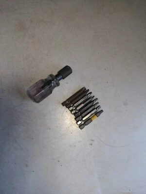 Malco Multi Bit Screwdriver w/8 Bit (T15 ,20,25,27 flat 1/4",9/32" PH2 &S2) - Image 1 of 4