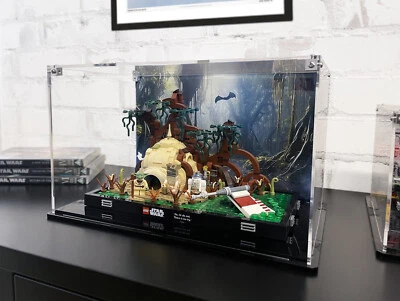 BRIXBOX Vitrine für LEGO® Star Wars™ Dagobah Jedi Training Diorama 75330 - Bild 1 von 4
