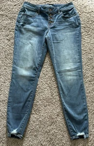 Pantalones de mezclilla MAURICES para mujer tiro medio dobladillo desgastado botón mosca talla M cortos 28 - Imagen 1 de 3