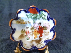Oriental Hand Painted Footed Candy or Nut Dish with Gisha Girls - Picture 1 of 9
