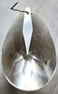 PRISMA LÁGRIMA CORTE DIAMANTE VIDRIO TRANSPARENTE VINTAGE 2" X 1 1/4" X 7/8", USADO - Imagen 1 de 2