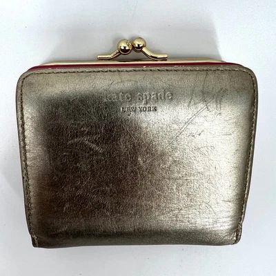 Cartera Kate Spade Cuero Metálico Rosa Interior Tarjeta Identificación Billete Monedero Foto 1 de 4