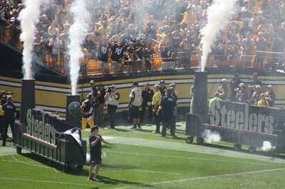 Boletos de club 2 Miami Dolphins Vs. Pittsburgh Steelers lunes 15 de diciembre a las 8:15 p.m. Foto 1 de 4