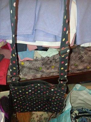 Bandolera Vera Bradley negra roja, amarilla, lunares blancos Foto 1 de 4