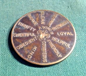 Ficha/moneda y reverso del juramento de los Boy Scouts Scouts de colección; un Scout es: buenas cualidades - Imagen 1 de 3