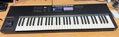 Native Instruments Komplete Kontrol S61 Mk2 Keyboard  excellent condition +  Box - Image 1 of 4