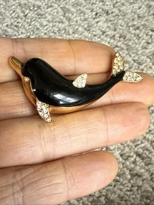 KJL Pin Kenneth Jay Lane Dolphin Brooch Black Enamel Rhinestone Gold Vintage - Picture 1 of 9