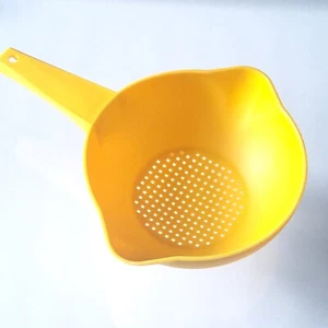 Tupperware Strainer Vintage Colander 1 Quart Harvest Yellow 1200-7 Made in USA - Imagen 1 de 6