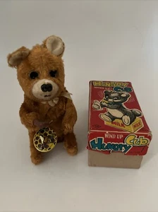 * 1950s TRADE MARK WIND-UP TOY 7” TALL HUNGRY BEAR CUB MINT IN BOX WORKS JAPAN ! - Picture 1 of 12