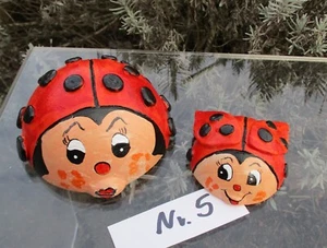 2 tlg. Niedlich Marienkäfer Figur Keramik Dekoration Nr.5 Handbemalt Figuren - Bild 1 von 13