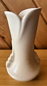 Vtg Shawnee Pottery USA Off White Swirl Scroll Design Flower Floral Bud Vase - Picture 1 of 7