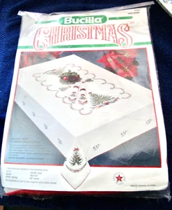KIT MANTEL NAVIDAD BUCILLA VINTAGE "ÁRBOL DE VACACIONES". 60X80 SIN ABRIR. (U3CL) - Imagen 1 de 4
