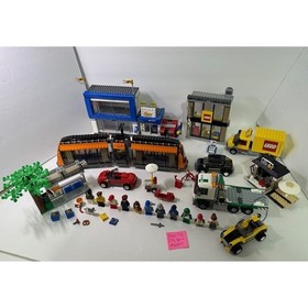 Lego City City Square #60097 w 11 figs! 95% complete- see description