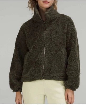 Chaqueta Sherpa polar ceñible verde oliva talla 4 Lululemon para mujer nueva sin etiquetas Foto 1 de 4