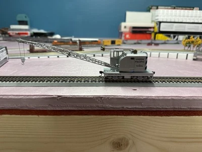 HO Scale Walthers Proto American Crane (Powered) Union Pacific #903056 - Image 1 of 4