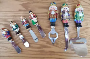 Usado en Excelente Condición Christopher Radko Juego de 7 Piezas Cortador y Esparcidor de Queso Cascanueces de Vacaciones - Imagen 1 de 5