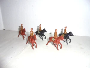 ARMY SOLDIERS ON HORSEBACK FROM THE THIRTIES LEAD DIECAST - Picture 1 of 4