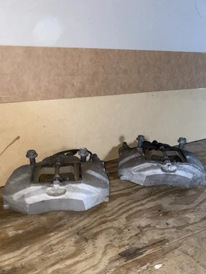 01-06 LEXUS UCF30L LS430 JUEGO DE 2 PINZAS DE FRENO DELANTERAS IZQUIERDA Y DERECHA SUMITOMO OEM Foto 1 de 4